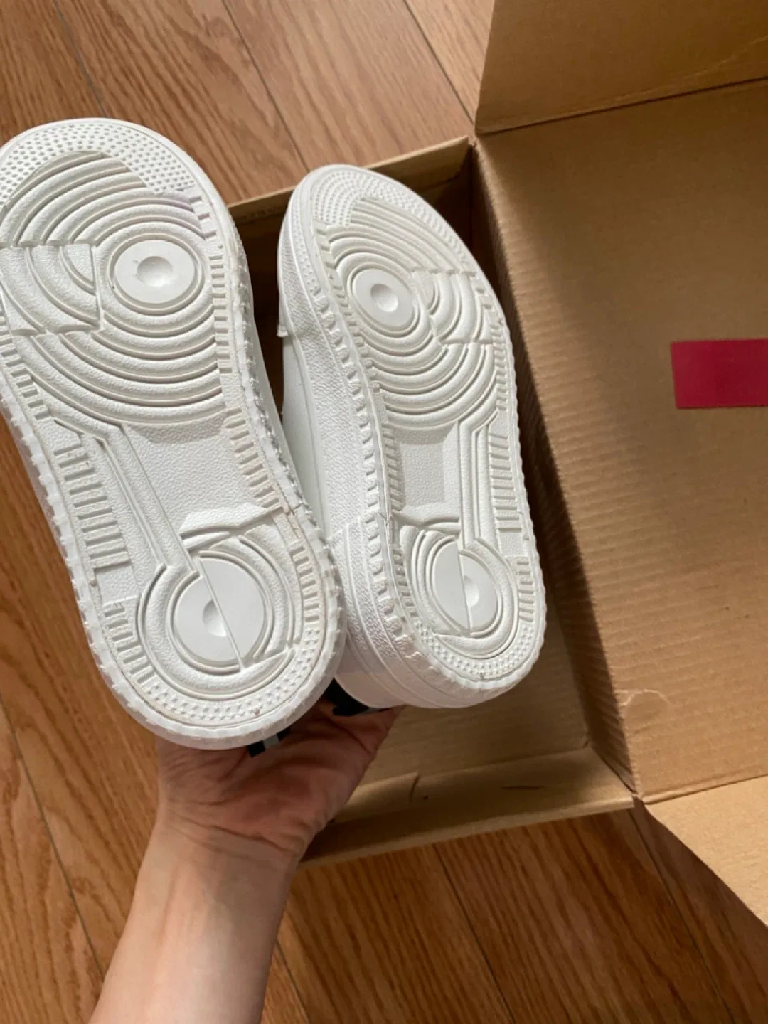 Brand New Kids Warm Shoes Furry Inside White Sneakers - Size 11 image indicator(3)