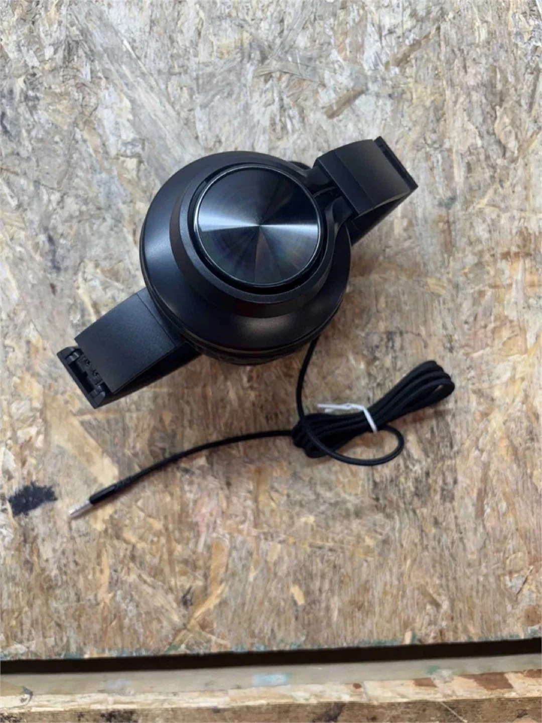 Black Over-Ear Headphones - photo 3