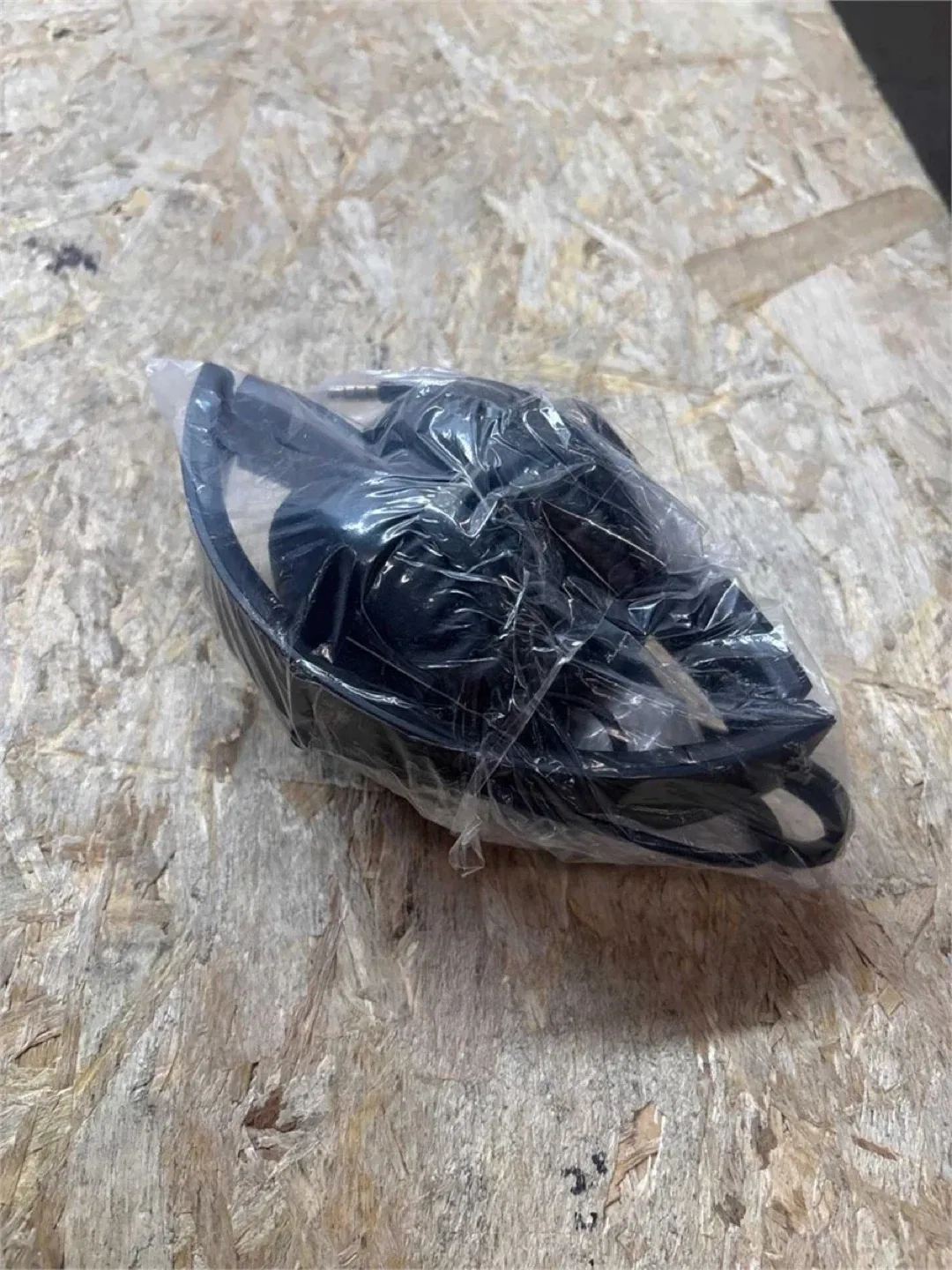 Black Over-Ear Headphones image indicator(4)