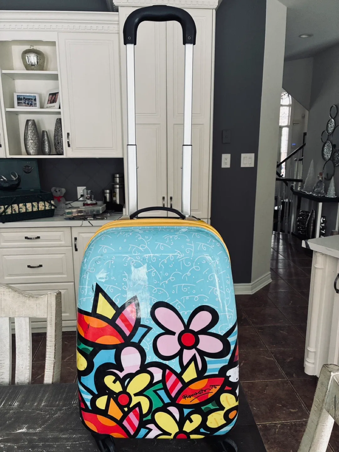 “Heys” kids large expandable suitcase