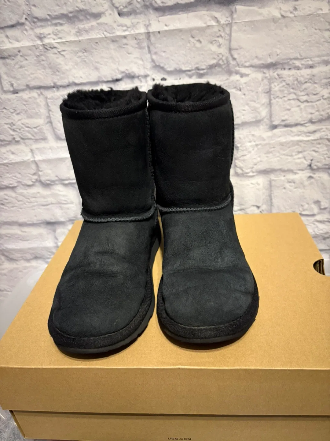 UGG Classic Short Black Boots Kids Size 2 image indicator(2)