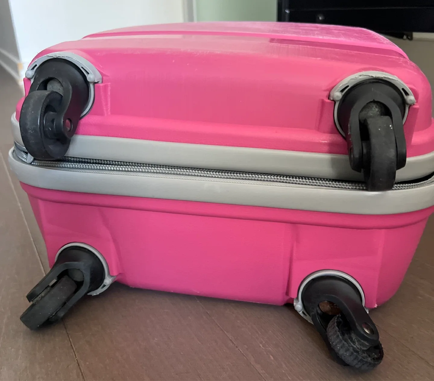Pink Larvender Carry-On Suitcase image indicator(8)