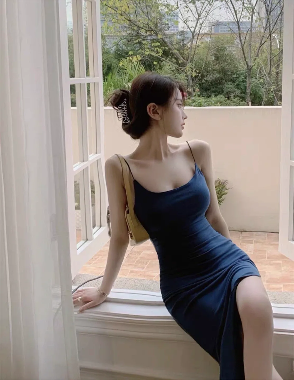 Blue Dress image indicator(3)