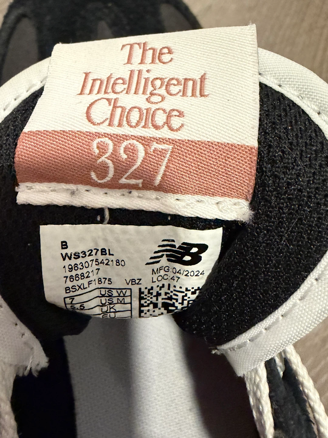 New Balance 327 Black/White, Women's Size 7 - photo 5