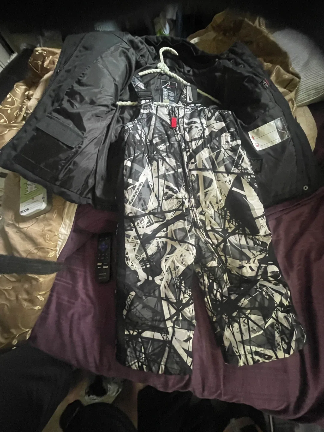 Performance glacier terrain gear snowsuit image indicator(4)