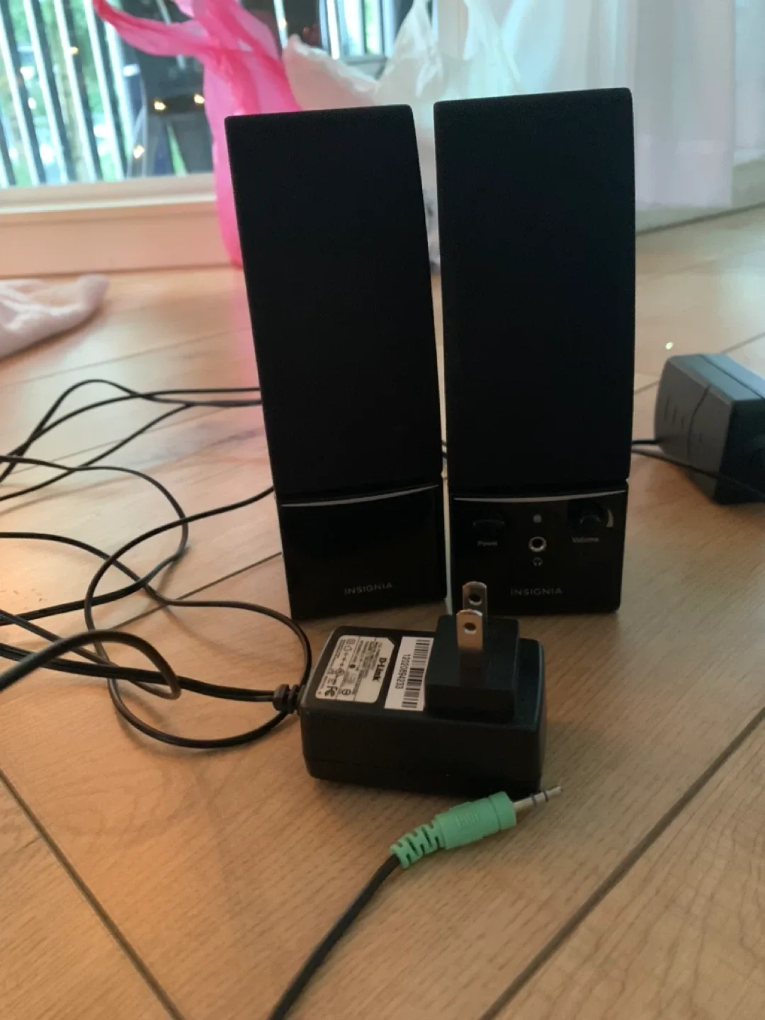 Speakers, Small monitor, DVD’s and its player image indicator(2)