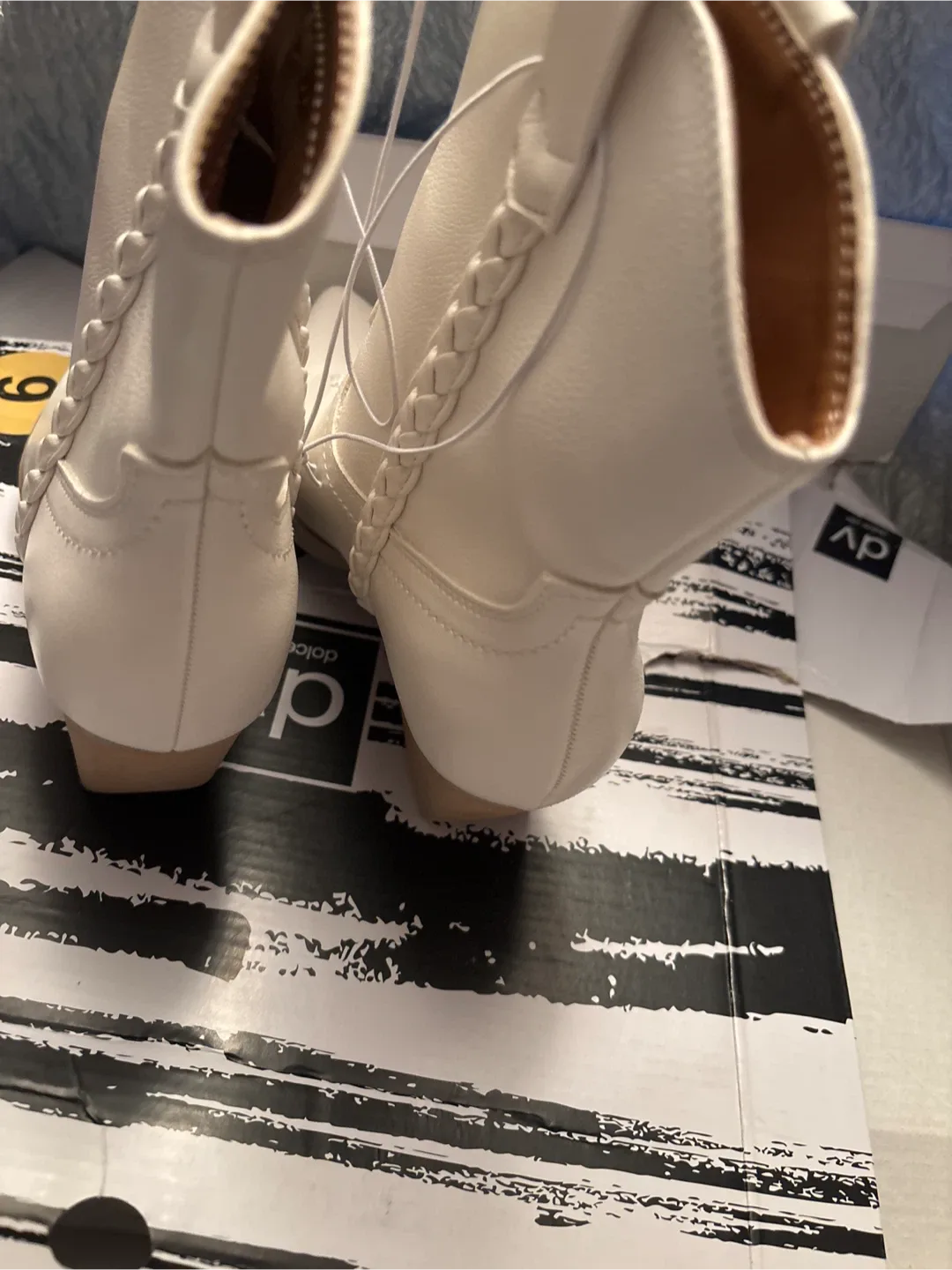 Ladies Dolce Vita White Leather Western Booties - Size 9 image indicator(2)