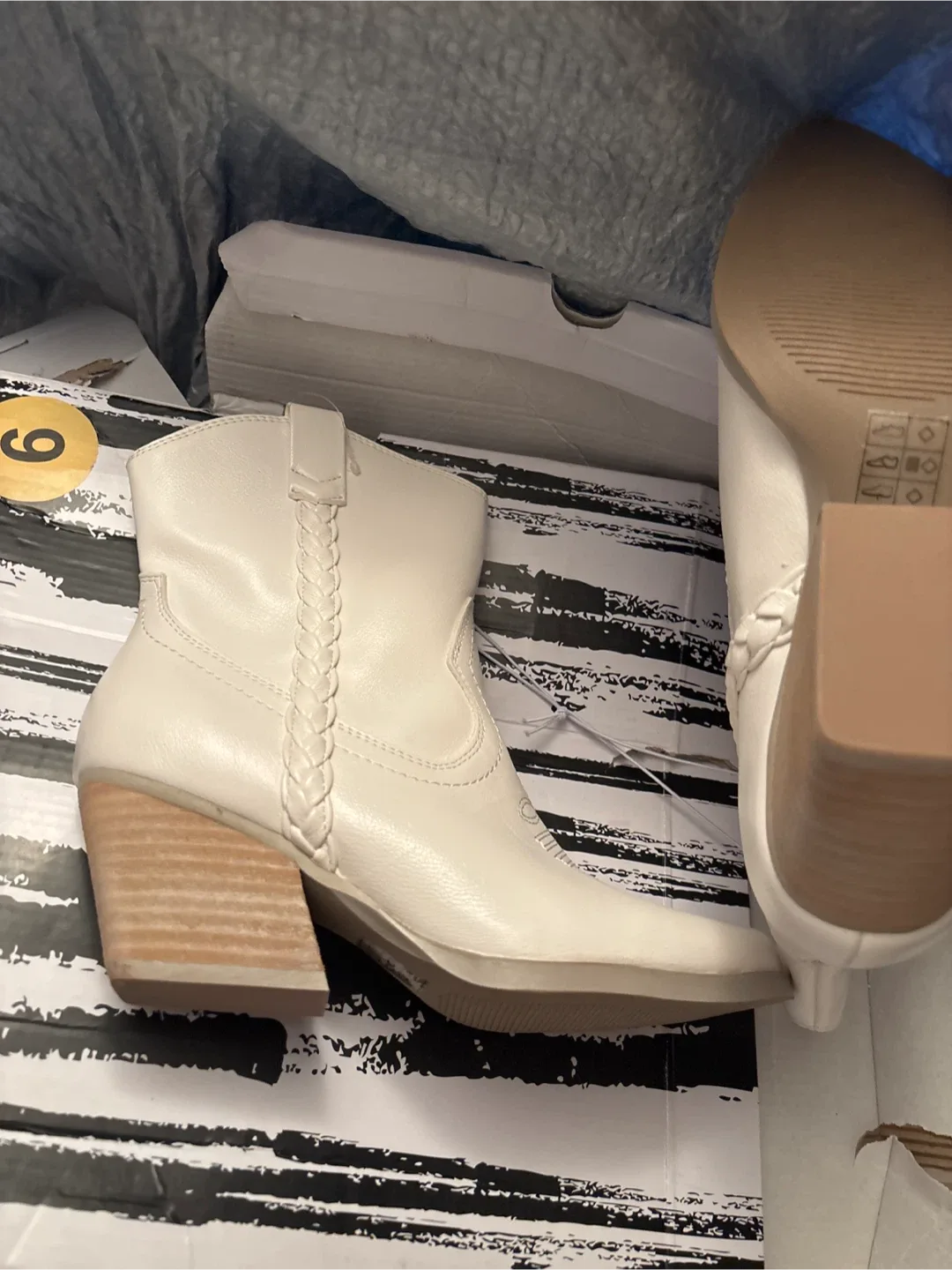 Ladies Dolce Vita White Leather Western Booties - Size 9 image indicator(4)