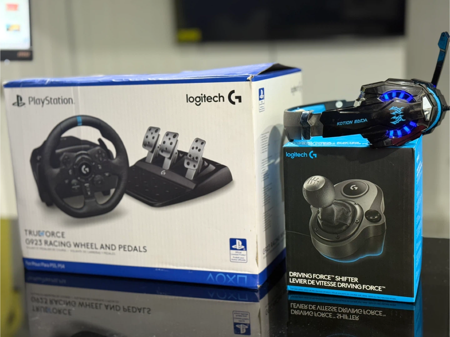 Logitech G923 Racing Wheel, Pedals & Driving Force Shifter - photo 2