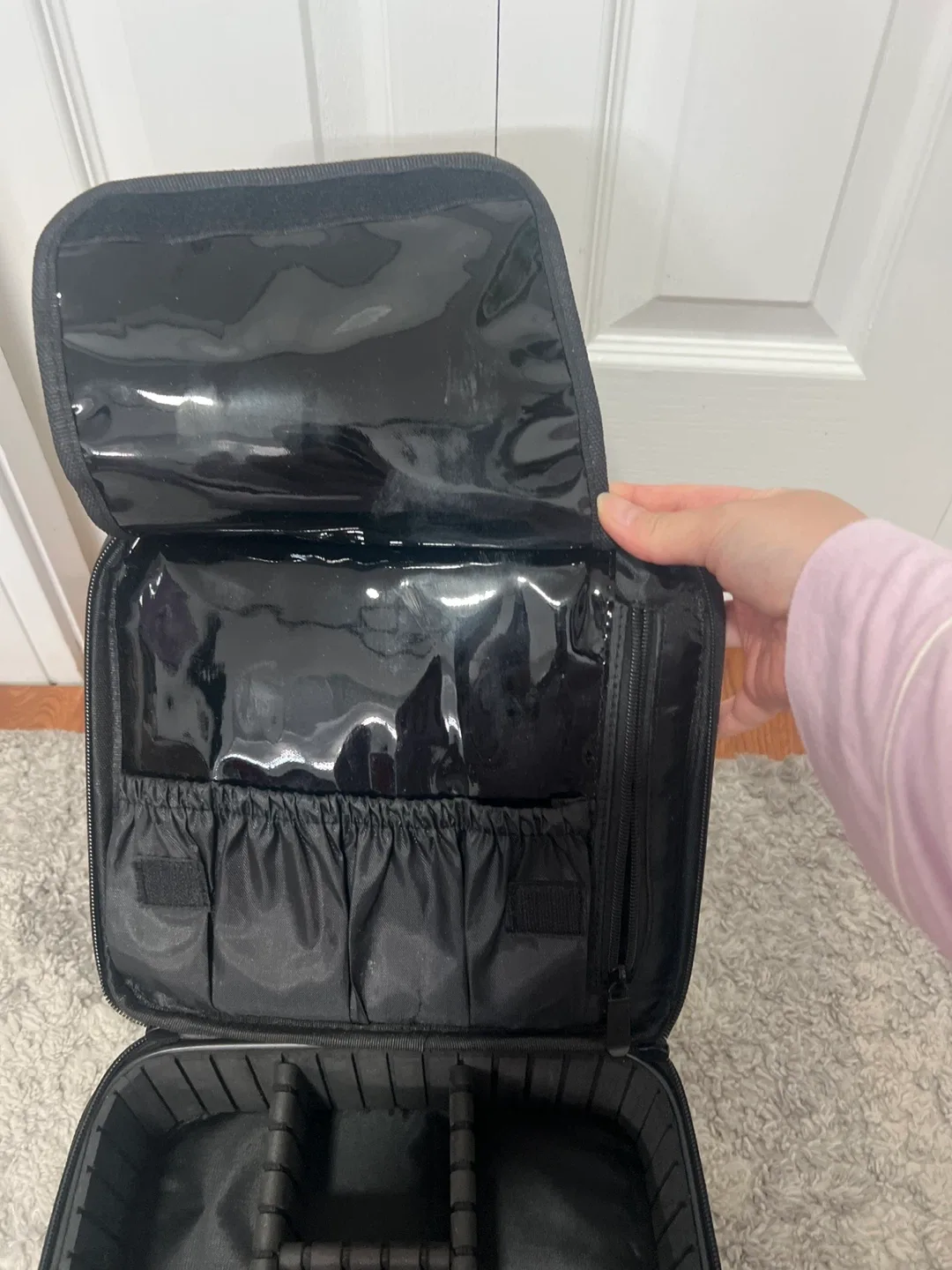 Adjustable Black Makeup Travel Case image indicator(3)