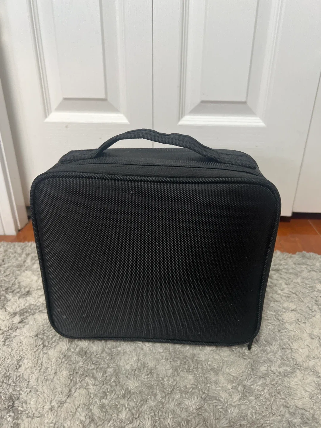 Adjustable Black Makeup Travel Case image indicator(4)