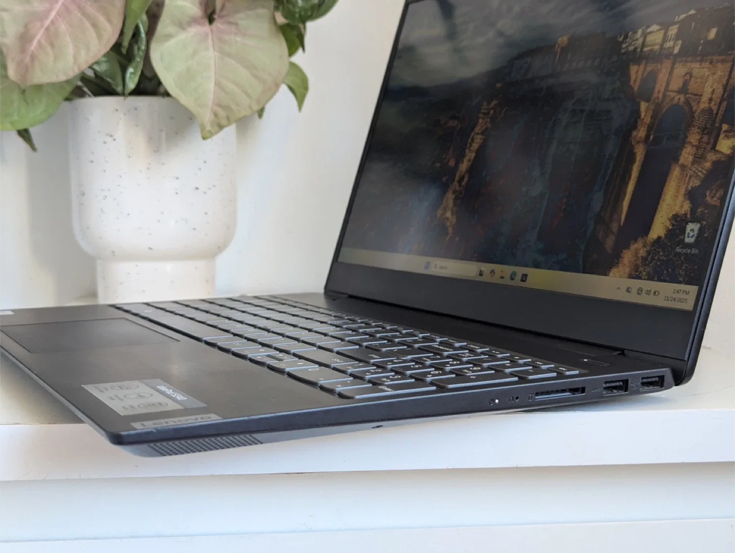 Lenovo IdeaPad S340 Laptop / i5-10th Gen / 12Gb RAM / 500Gb SSD image indicator(4)