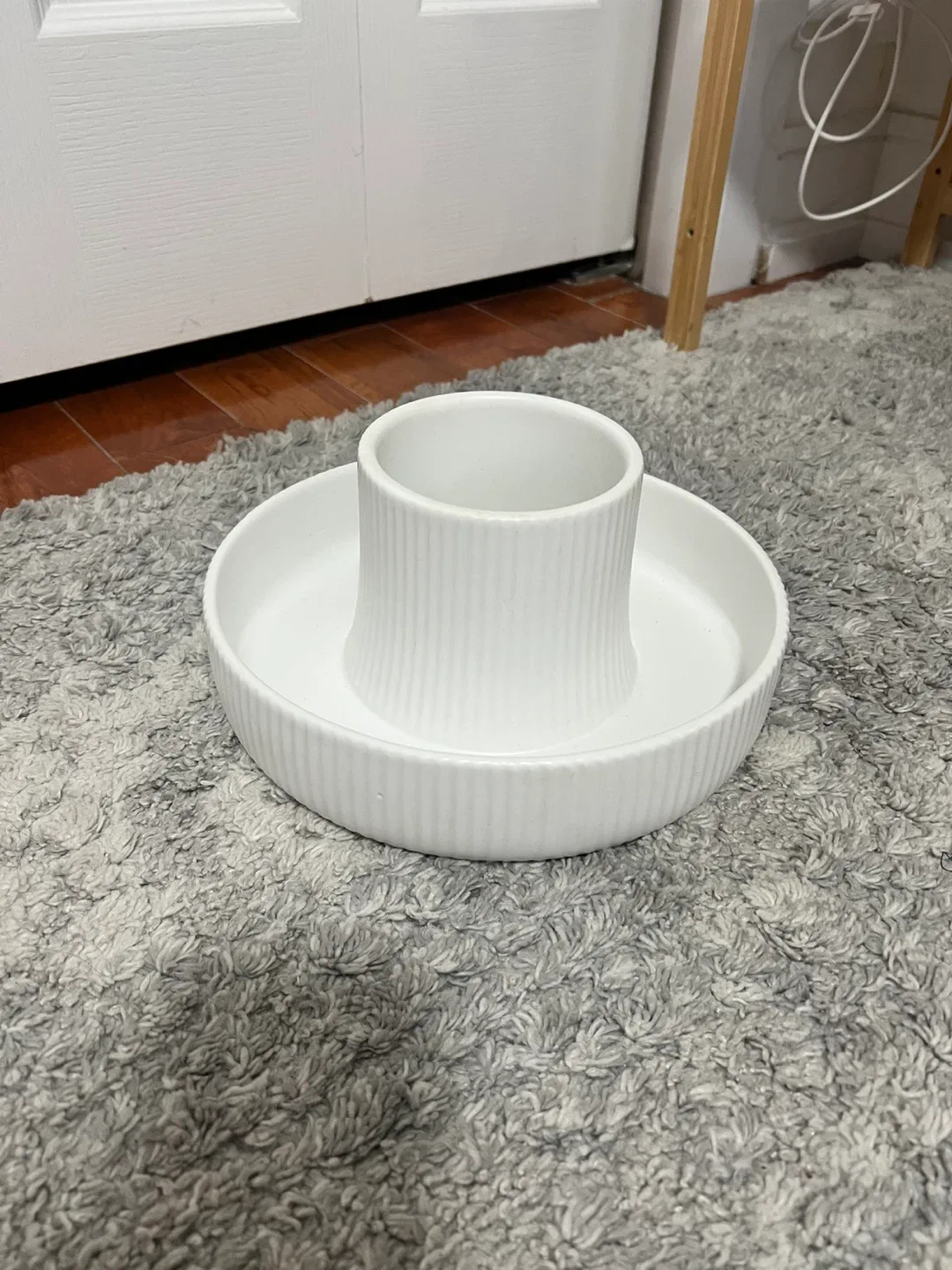 White Ceramic Vase image indicator(2)