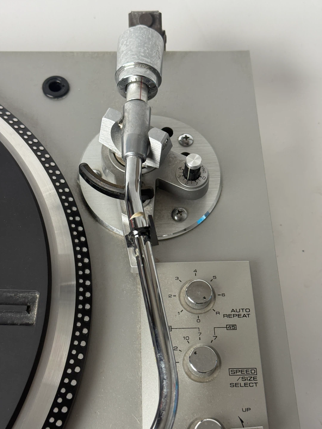 Toshiba SR-F770 Direct Drive Turntable - photo 4