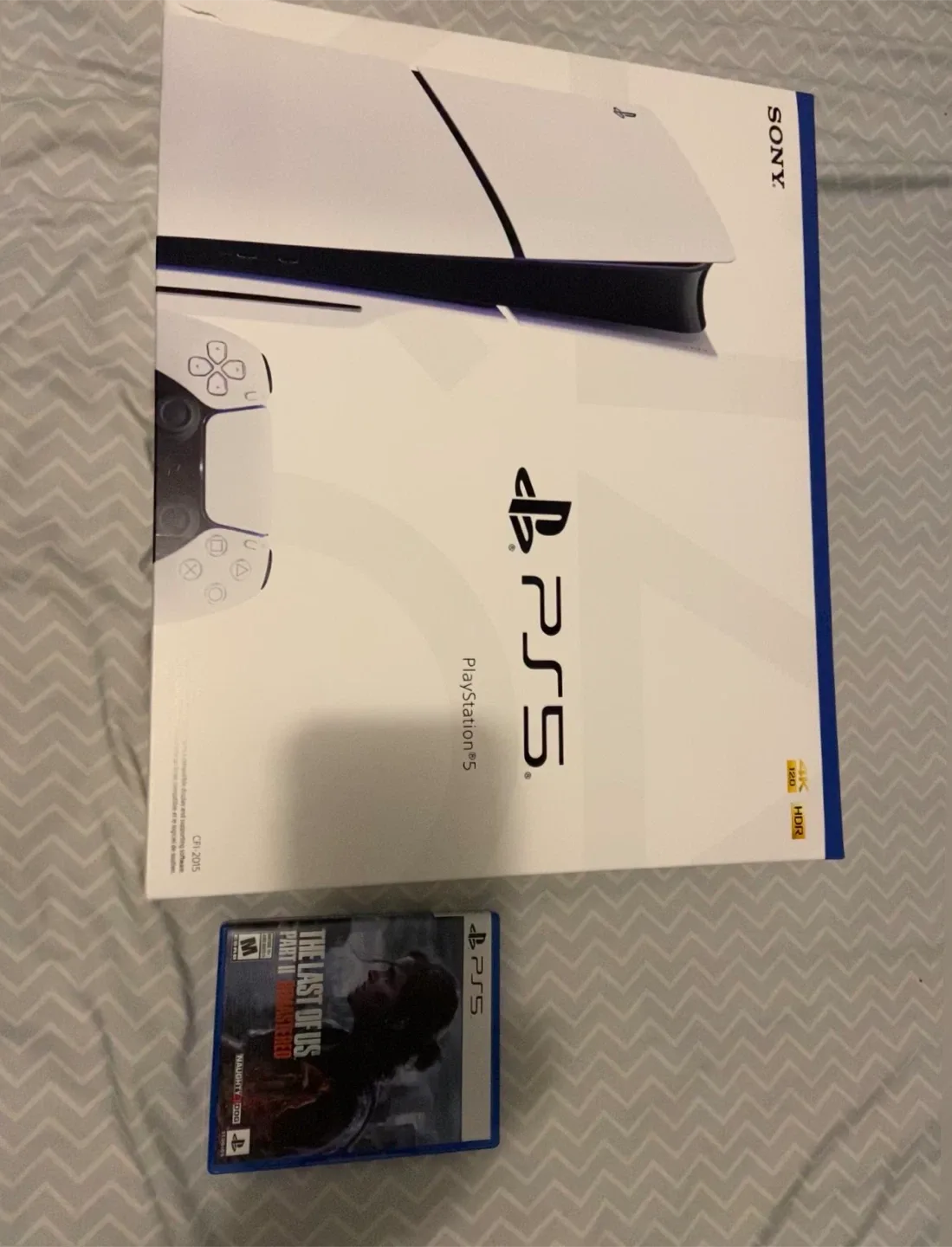 PlayStation 5 Console with The Last of Us Part I image indicator(2)