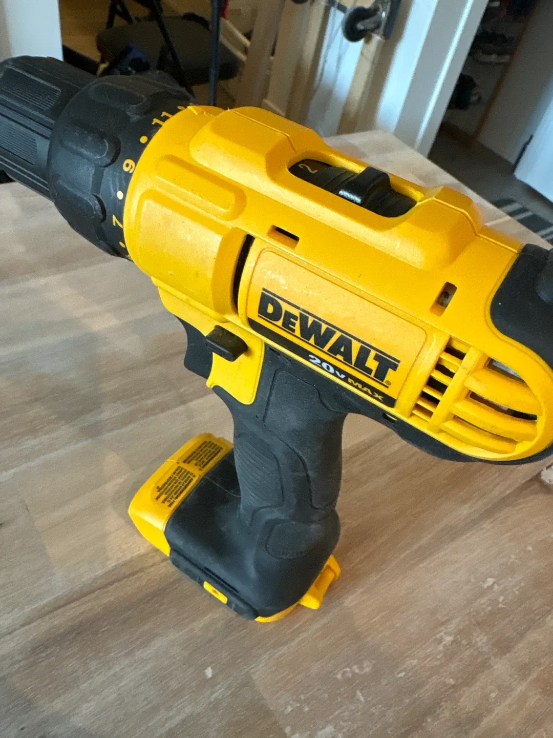 DeWalt DCD771 1/2" Cordless Drill Driver image indicator(3)