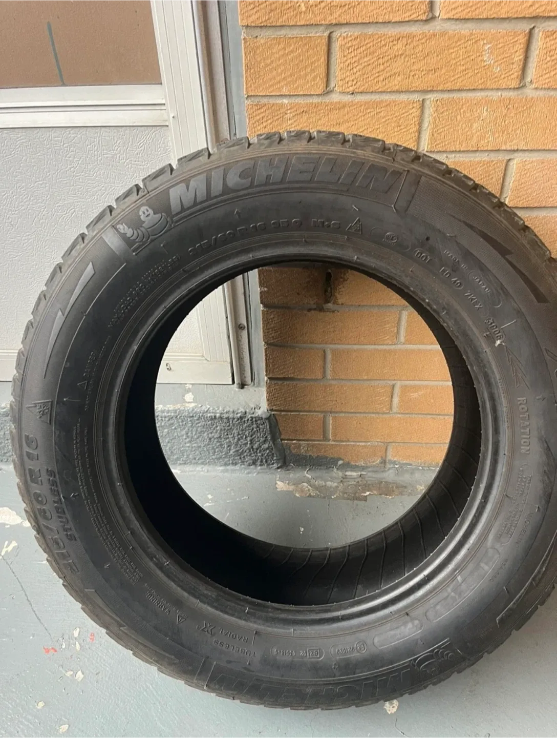 Michelin X-Ice Snow Tire 215/60R16