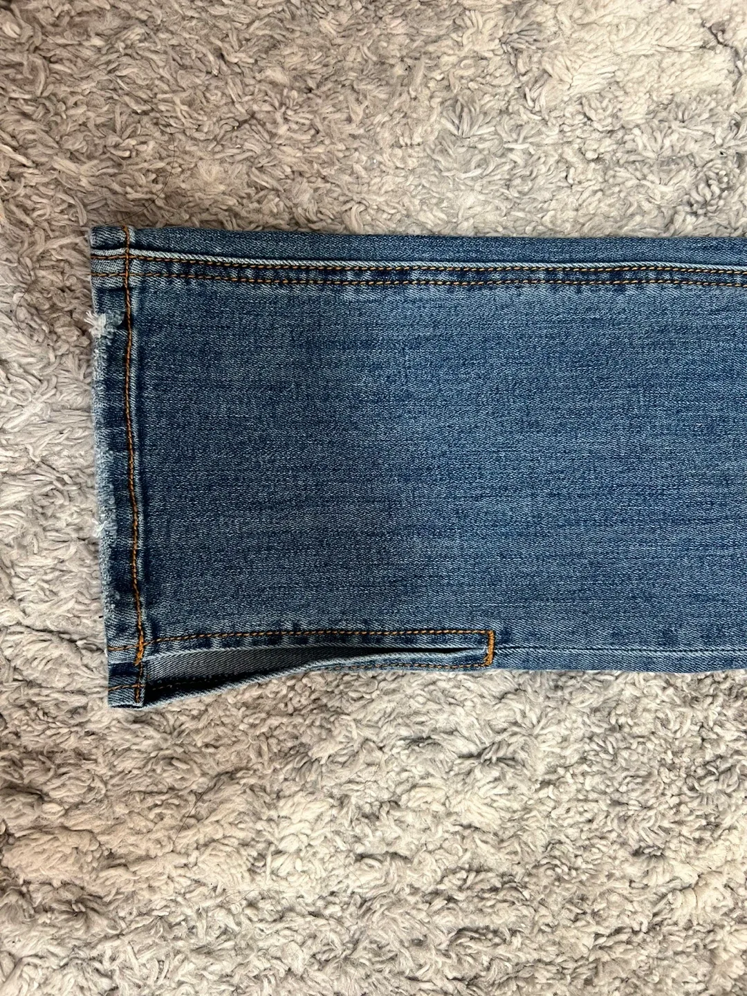 Fashion Nova Distressed Jeans Size 5 image indicator(2)