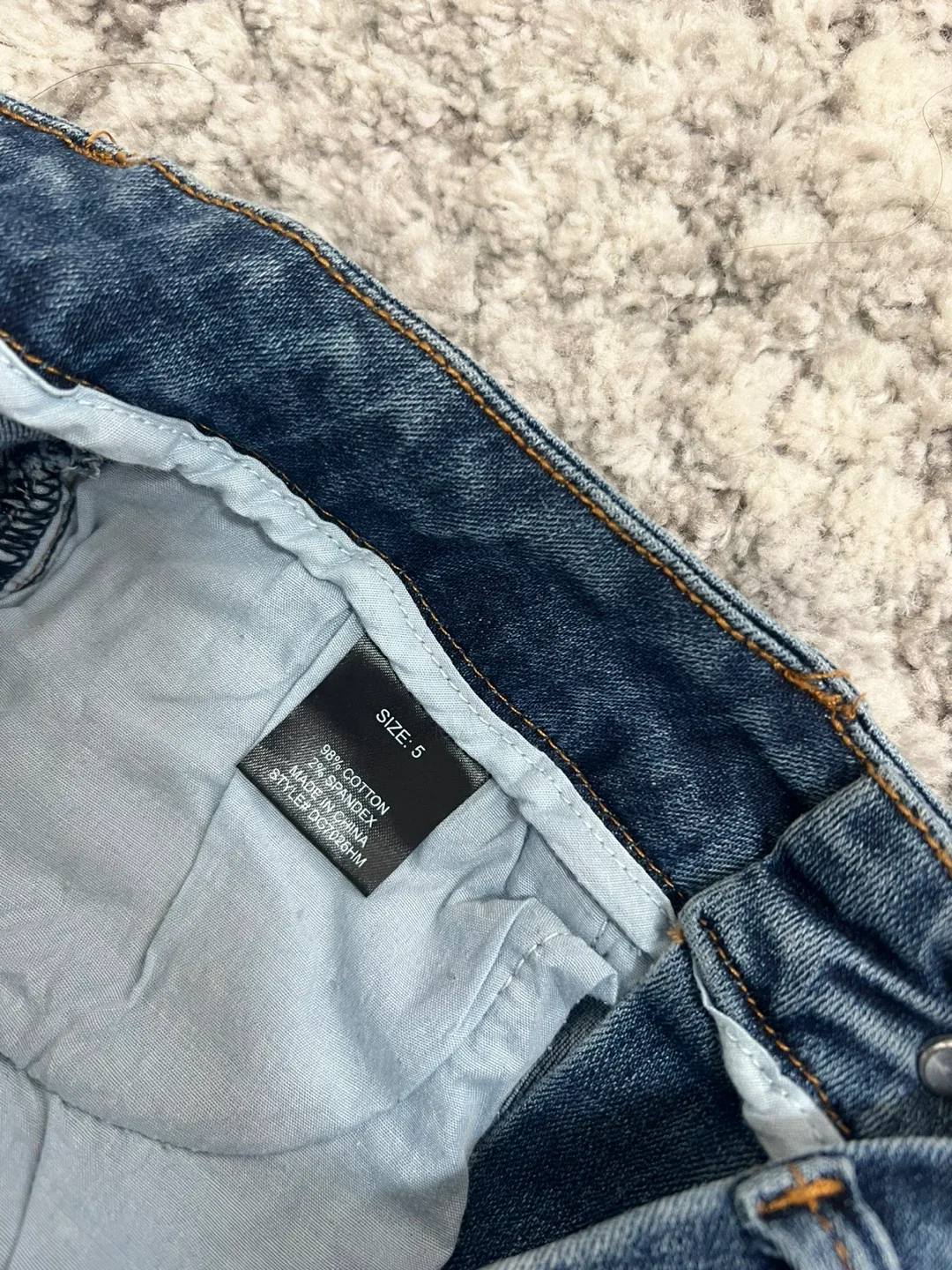 Fashion Nova Distressed Jeans Size 5 image indicator(6)