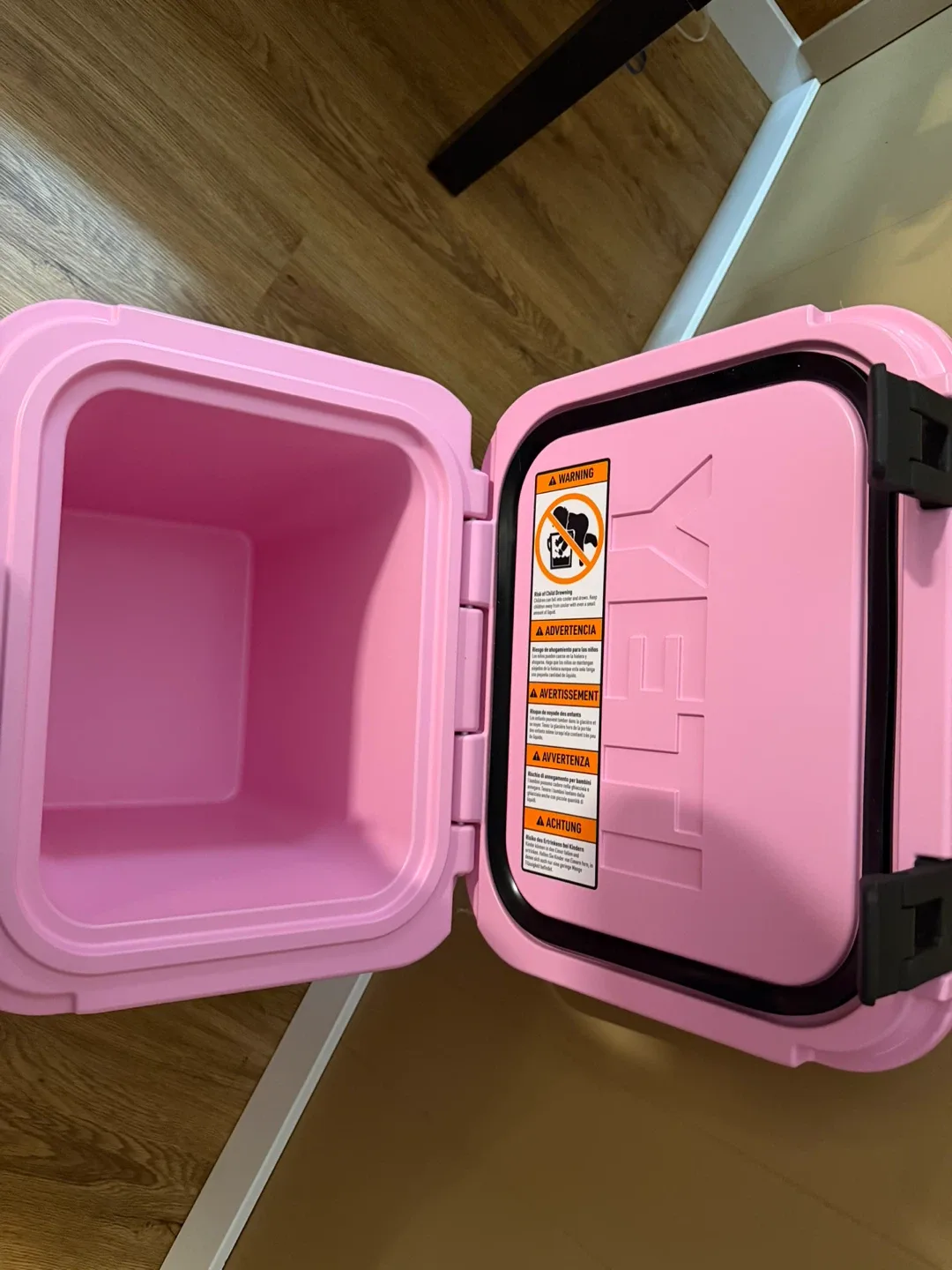 Yeti Roadie 24 Cooler - Pink