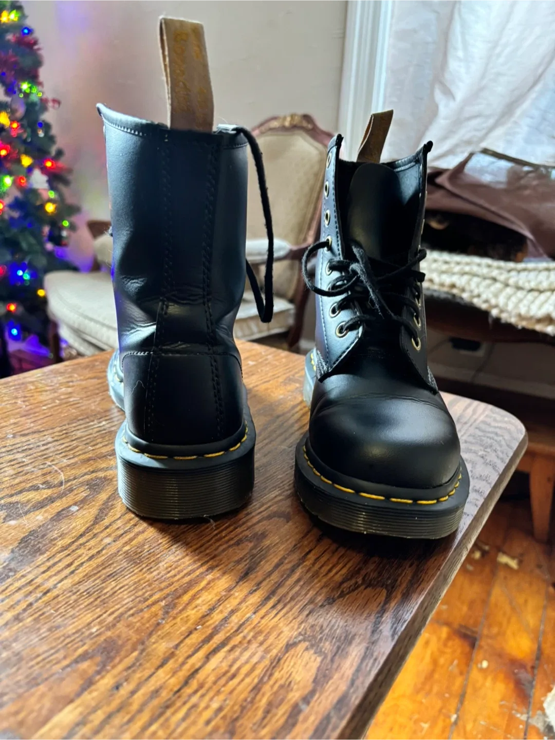 Dr. Martens boots women's image indicator(6)