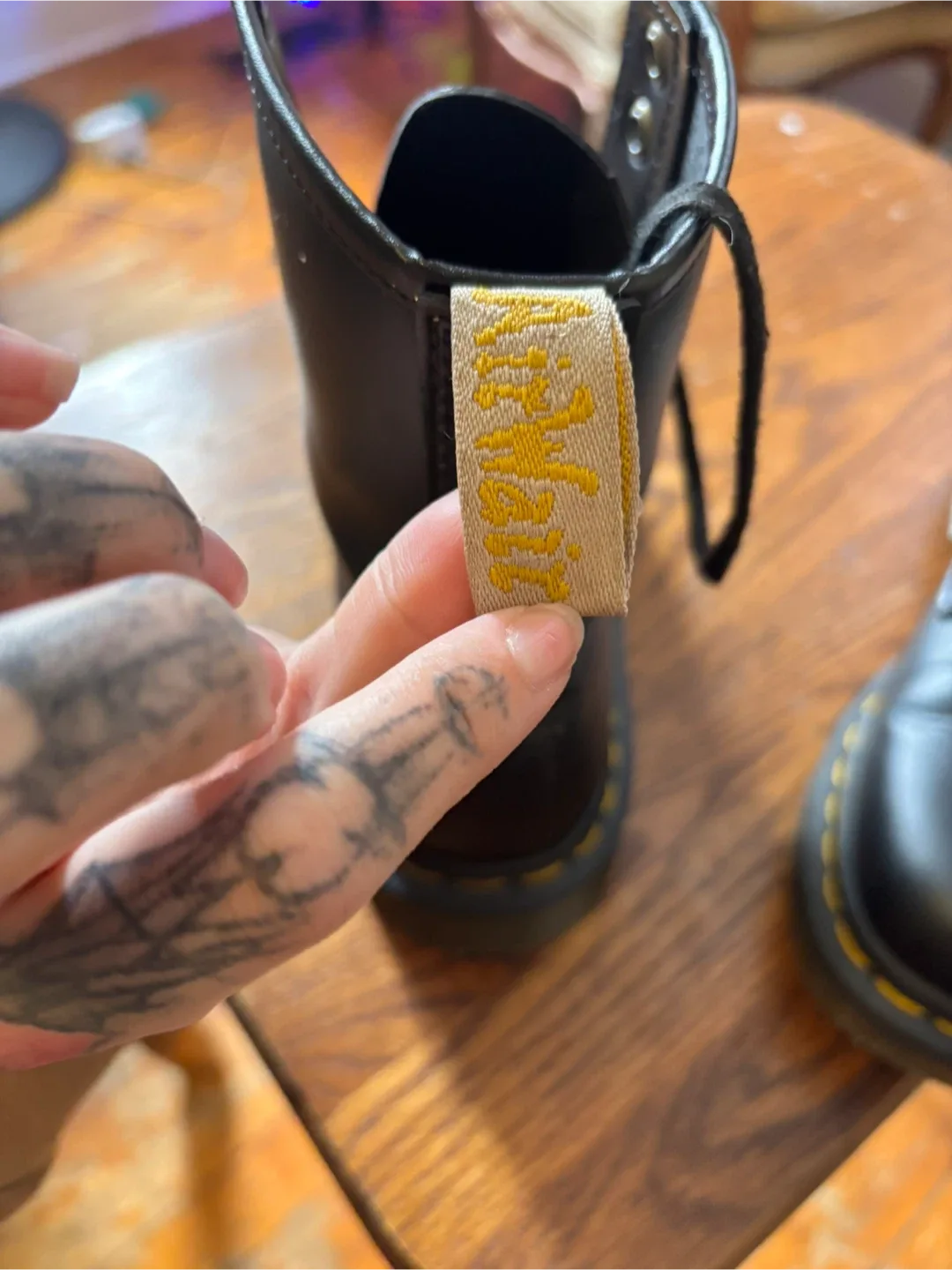 Dr. Martens boots women's image indicator(4)