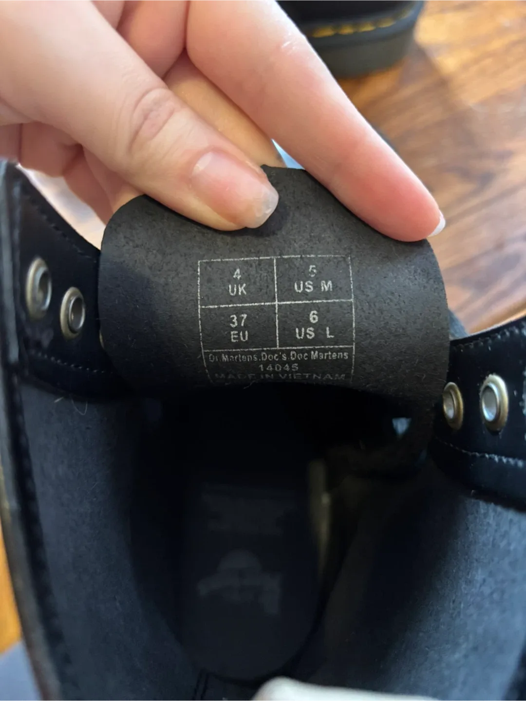 Dr. Martens boots women's image indicator(3)