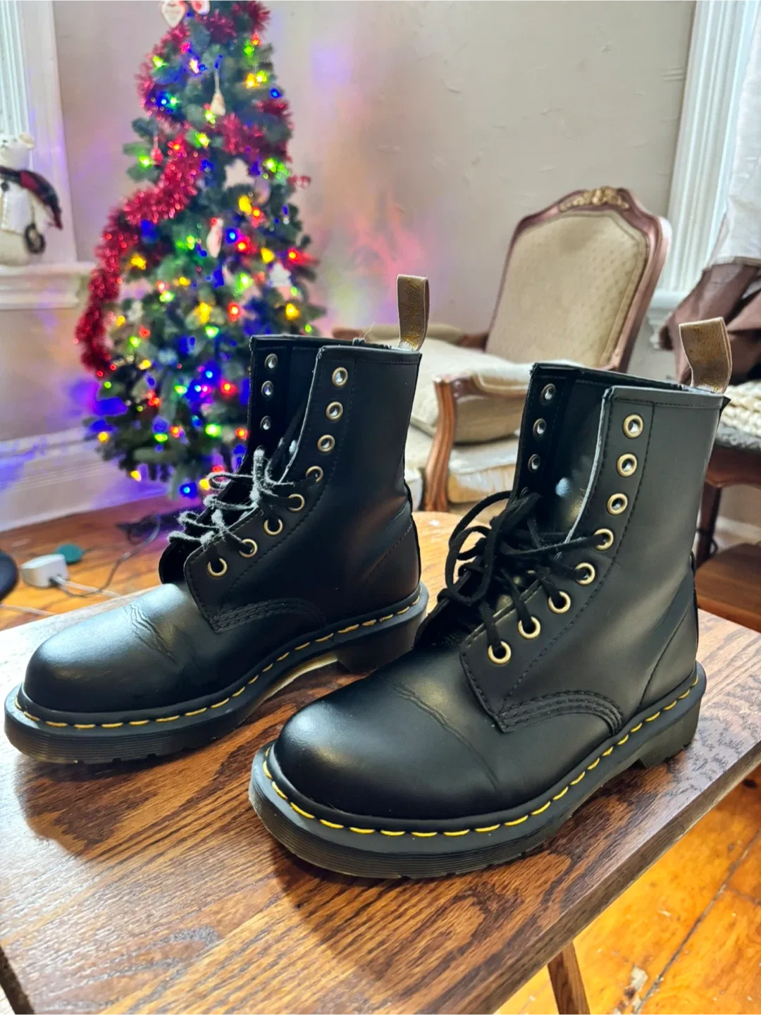 Dr. Martens boots women's image indicator(5)