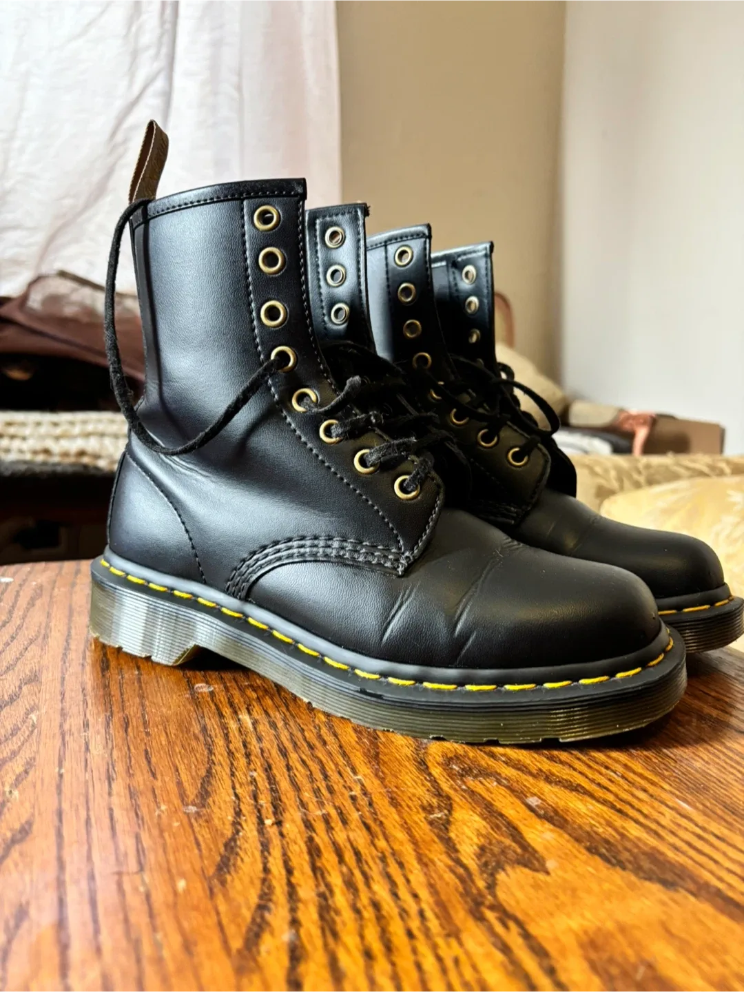Dr. Martens boots women's image indicator(7)