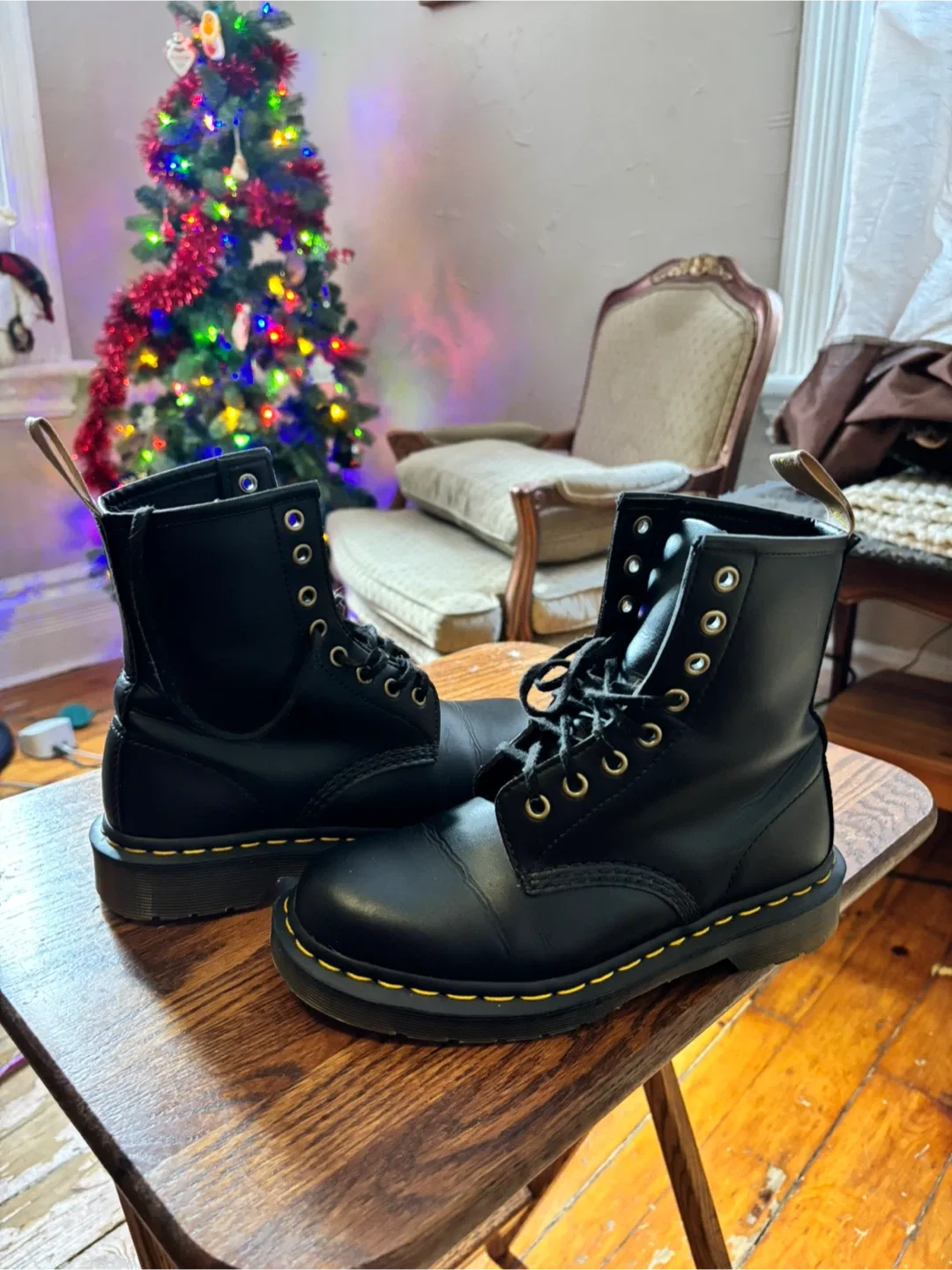 Dr. Martens boots women's image indicator(8)