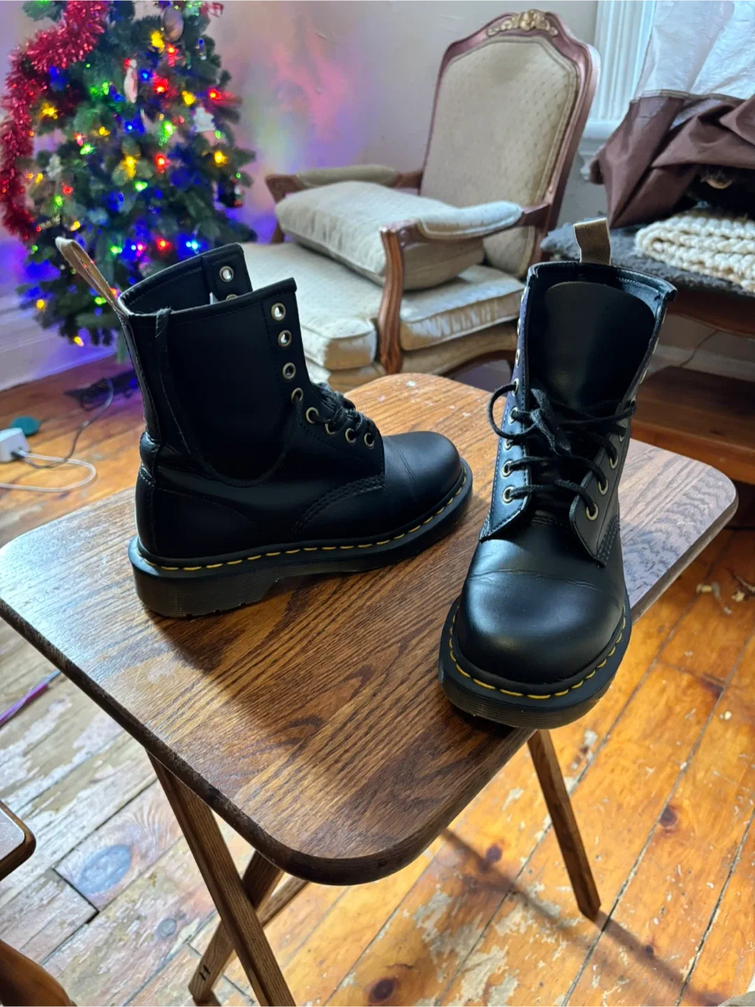 Dr. Martens boots women's image indicator(9)