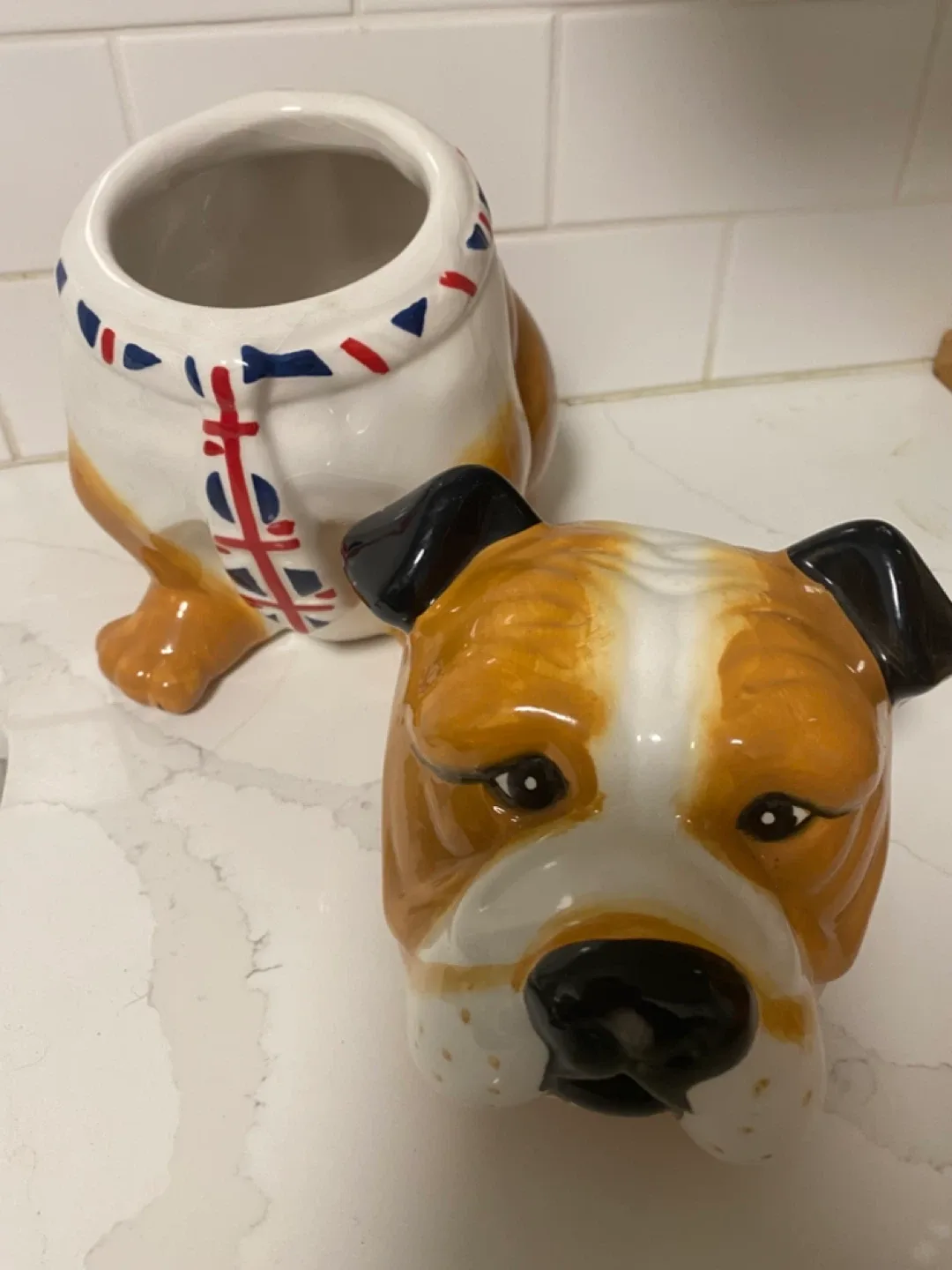 Bulldog Cookie Jar with Union Jack Collar image indicator(2)