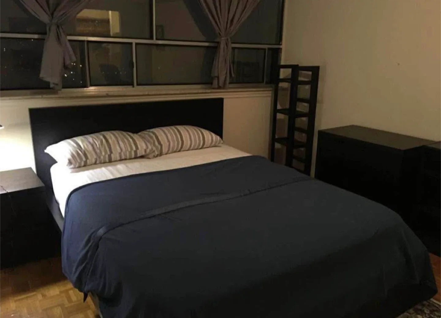 1 Master Bedroom - Apartment