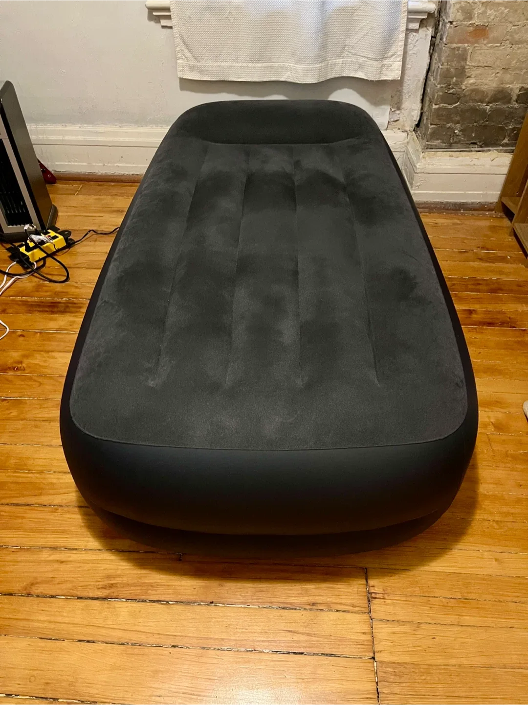 Twin Built In Pump Air Mattress Intex Dura-Beam Plus