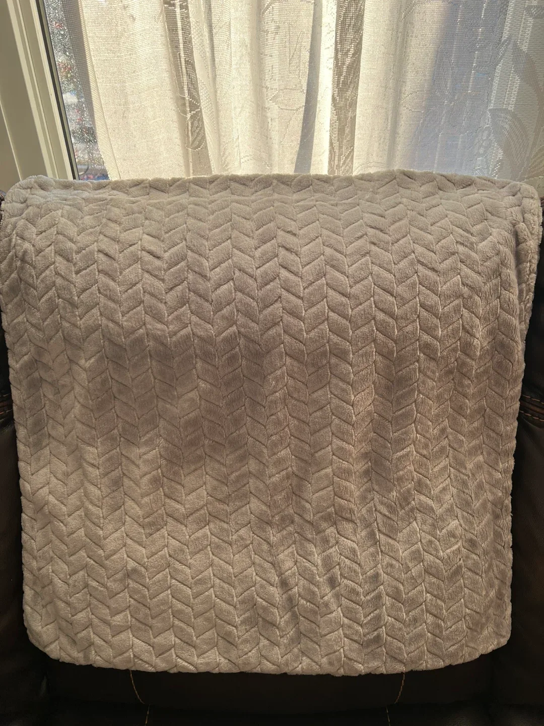 New Kevin Textile Decor, 24 inches, Grey