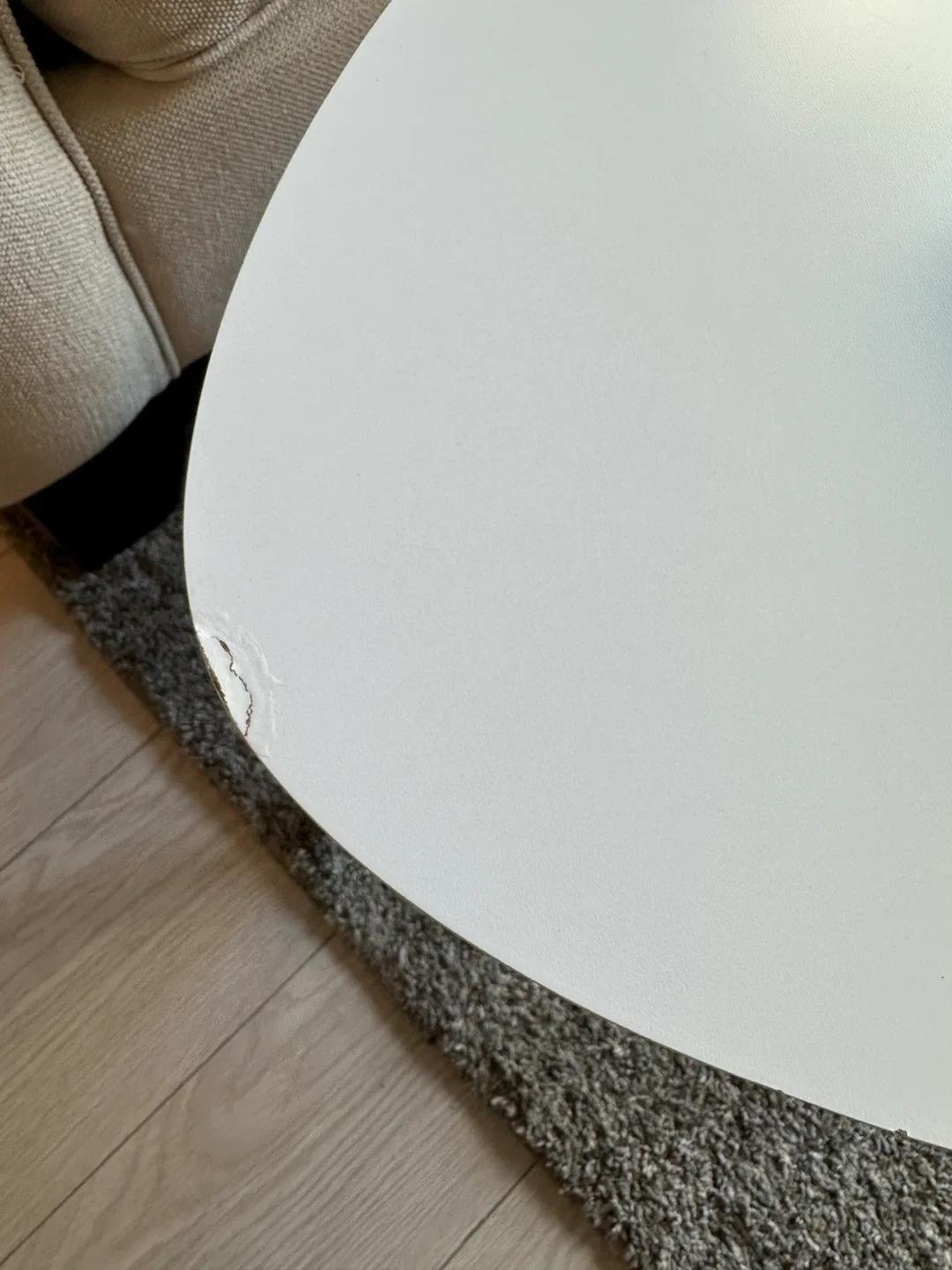 White side Table image indicator(3)