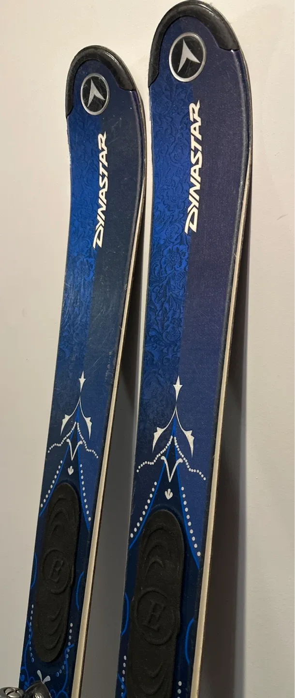 Dynastar Exclusive 8 Skis - 150cm  bindings included