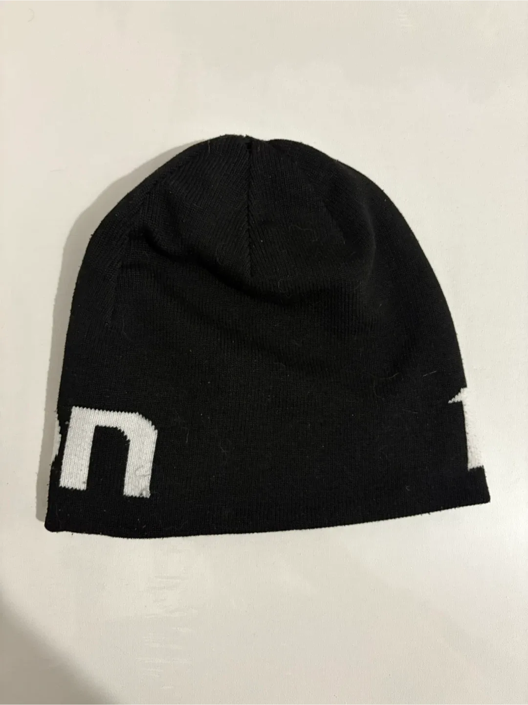 Burton snow reversible Beanie toque hat image indicator(3)