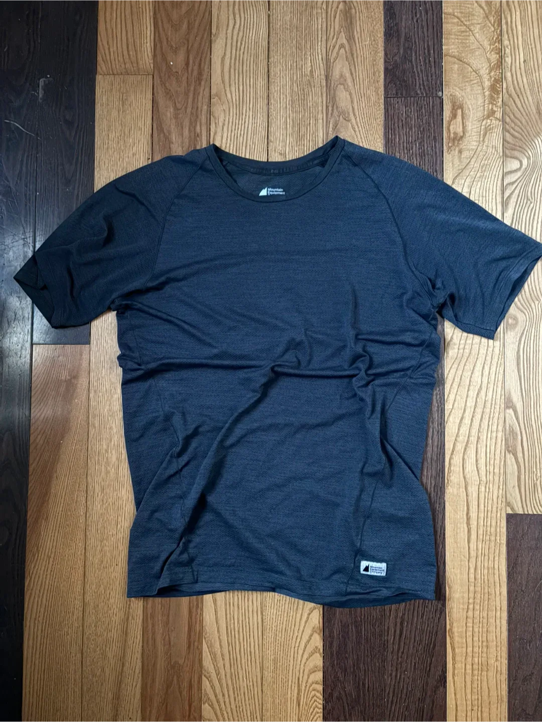 Mountain Equipment Company (MEC) T-Shirt - Size S image indicator(2)