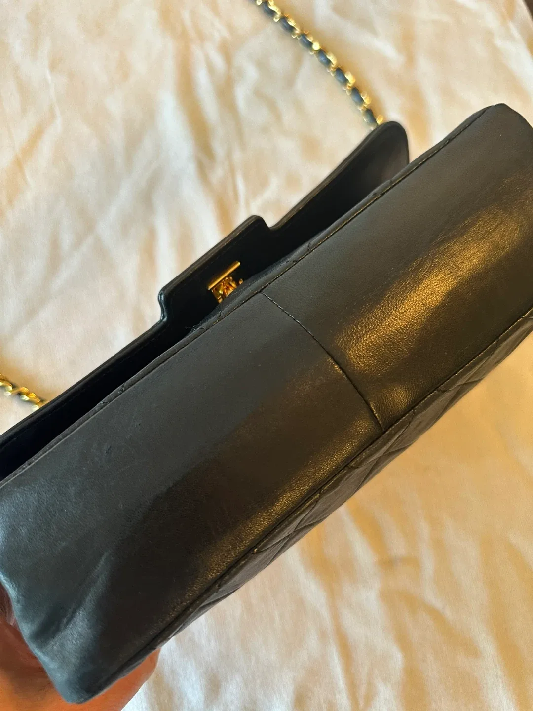 Chanel Black Leather Shoulder Bag image indicator(3)