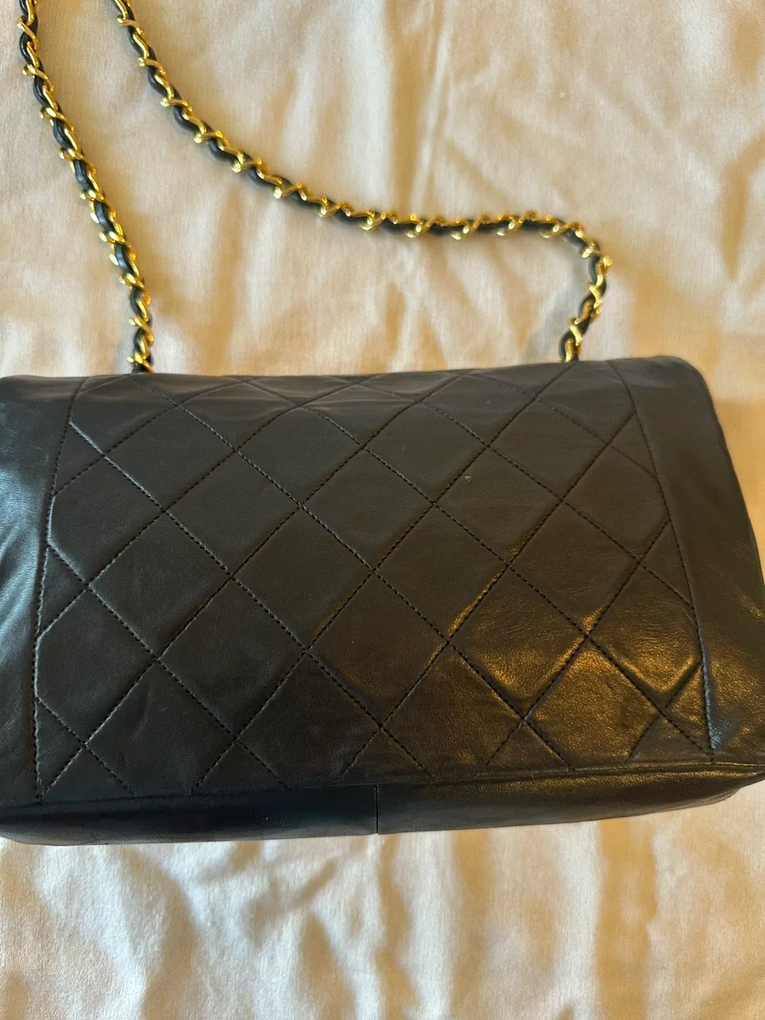 Chanel Black Leather Shoulder Bag image indicator(2)