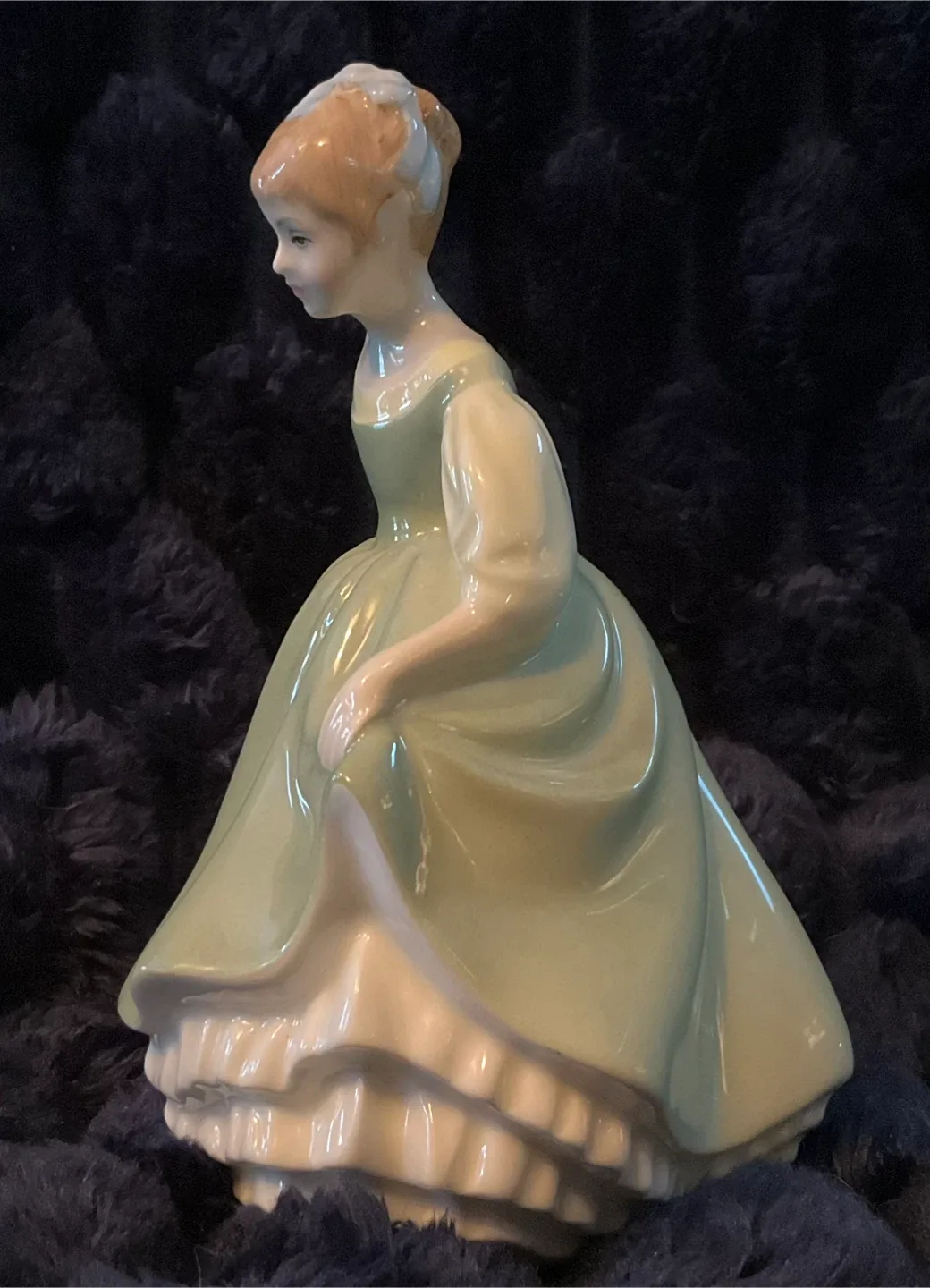 Royal Doulton Fair Maiden Figurine HN2211 image indicator(2)