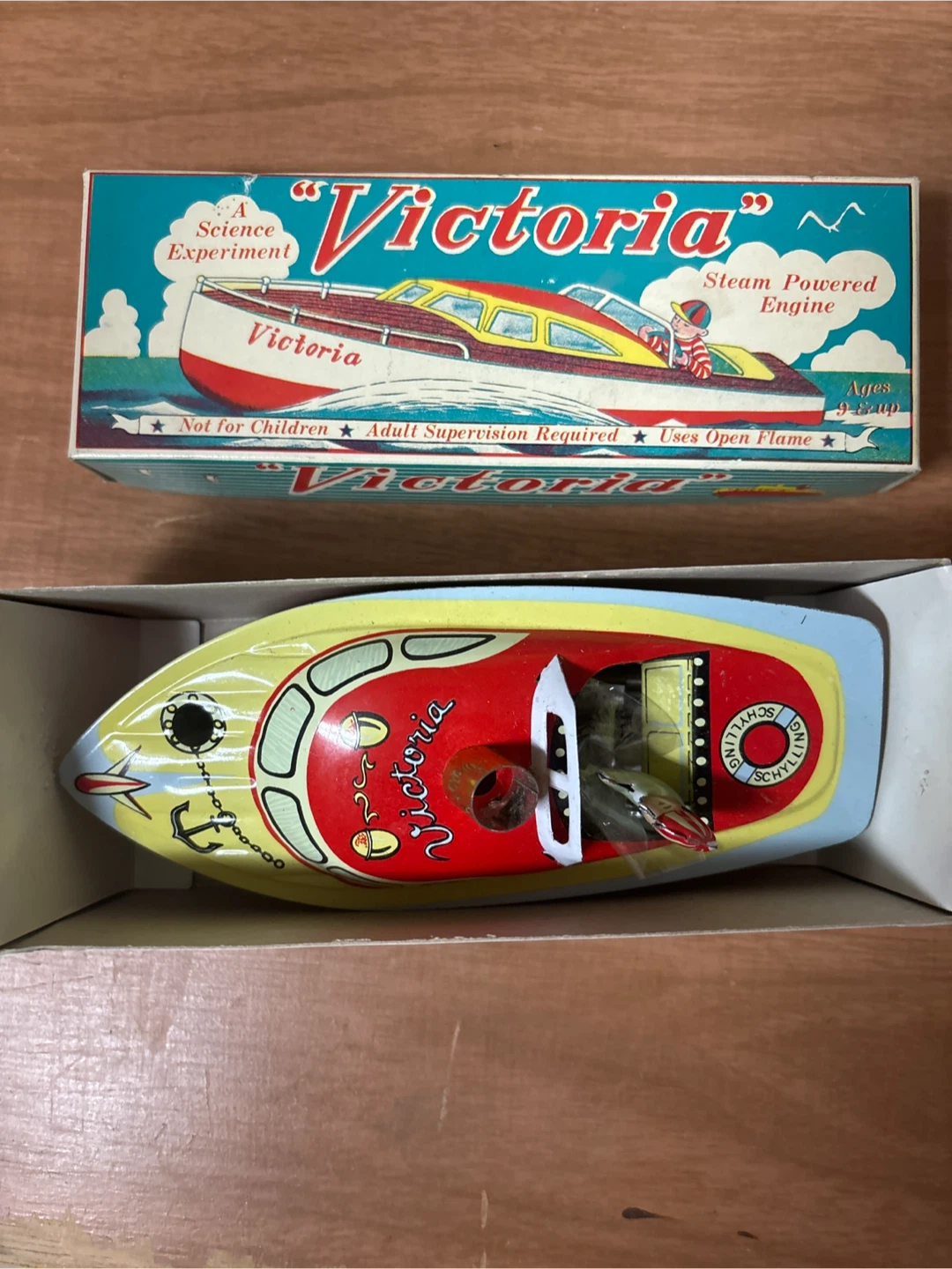 Vintage Victoria Steam Powered Engine Boat - photo 2