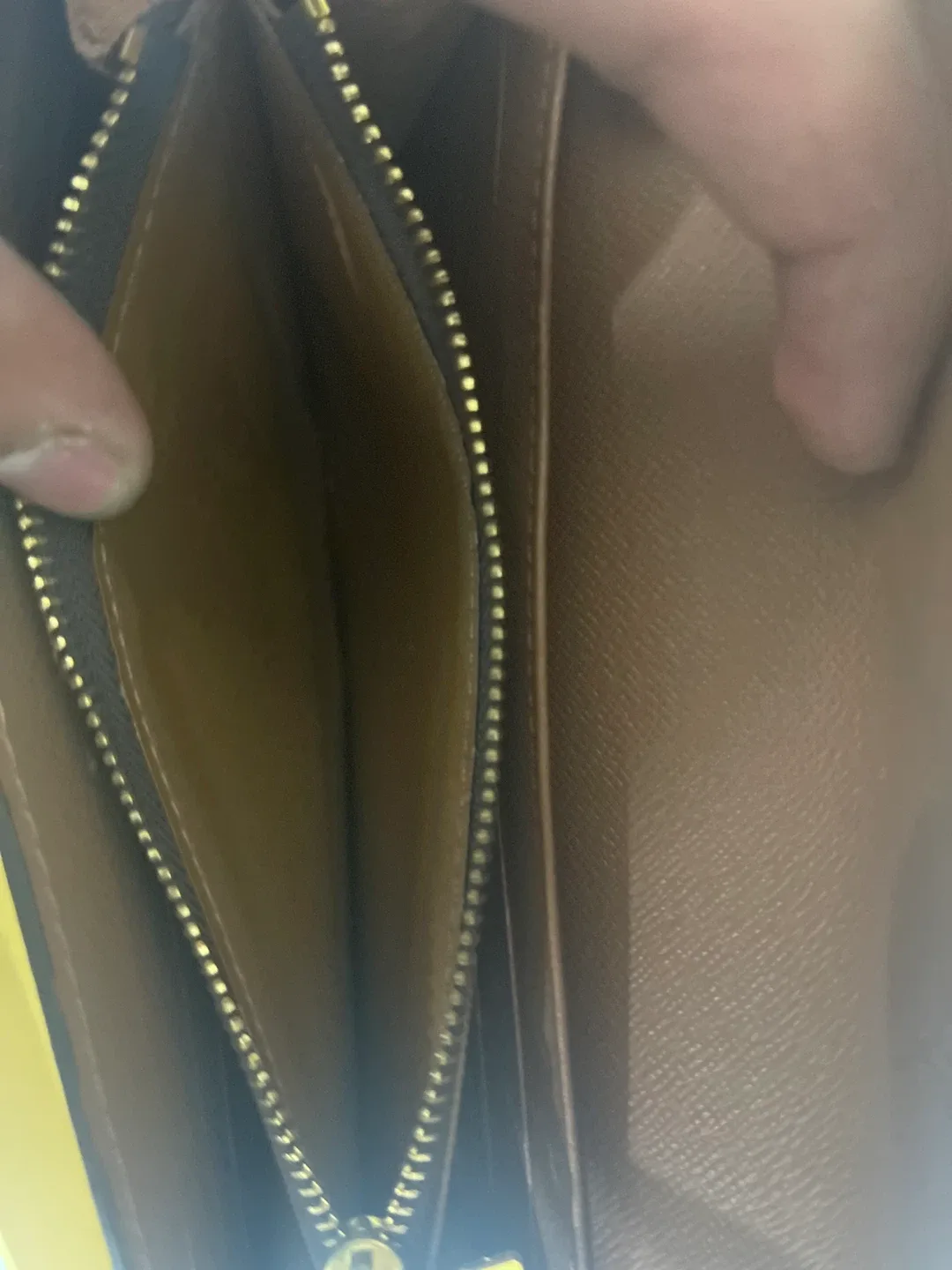 Louis Vuitton Lockme II Wallet image indicator(5)