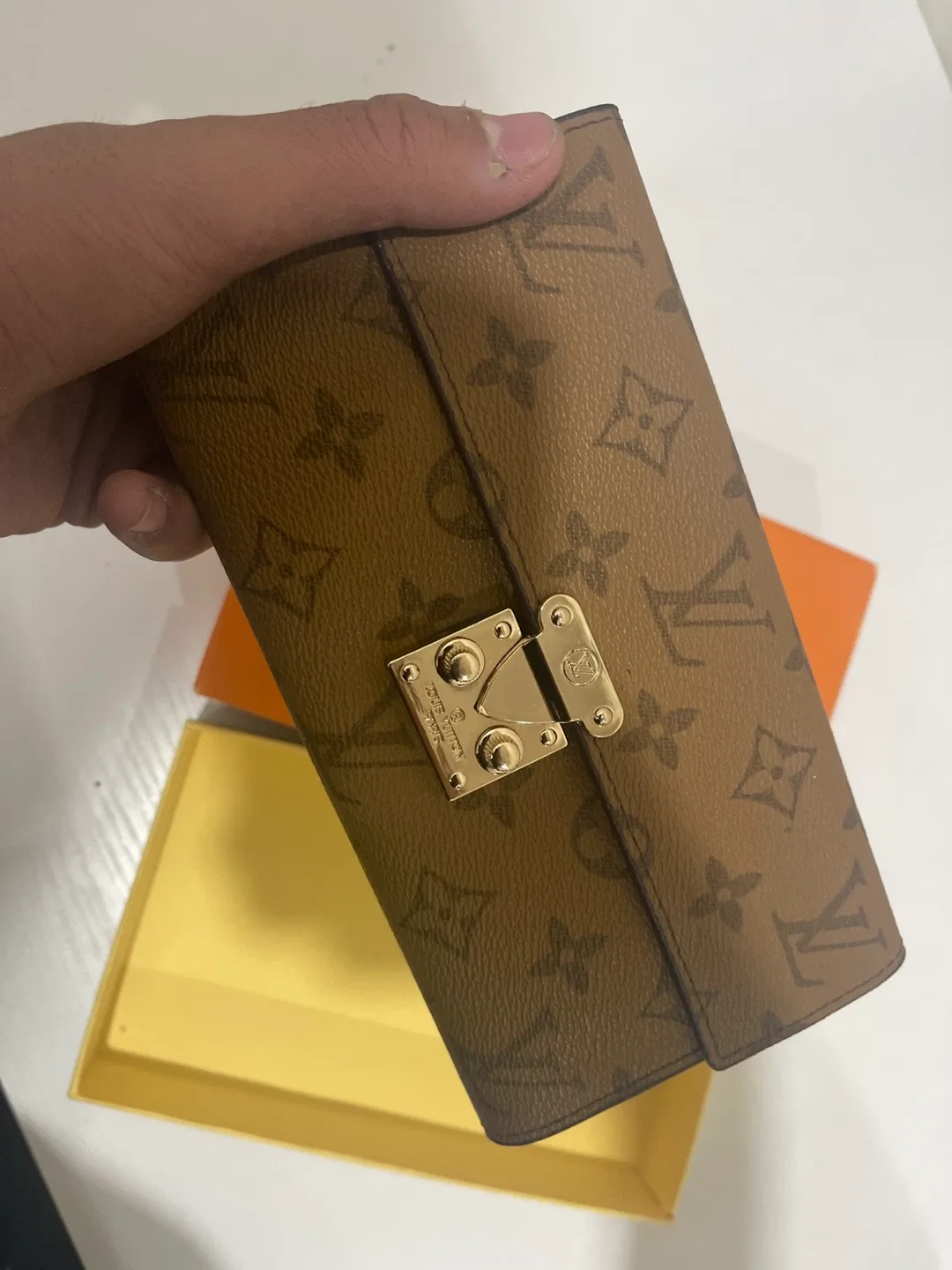Louis Vuitton Lockme II Wallet image indicator(3)