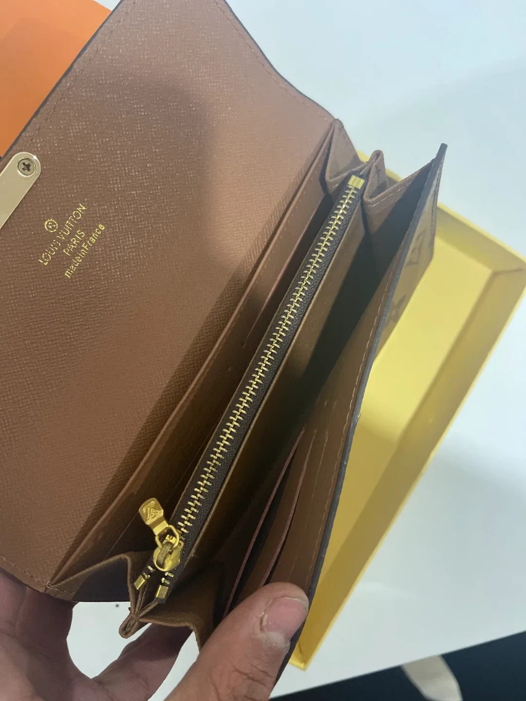 Louis Vuitton Lockme II Wallet image indicator(4)