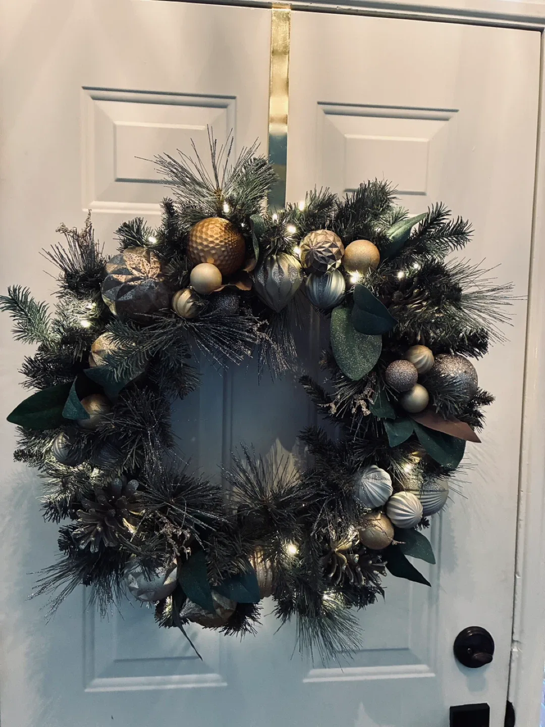 Gorgeous large light up Christmas wreath with hanging hook