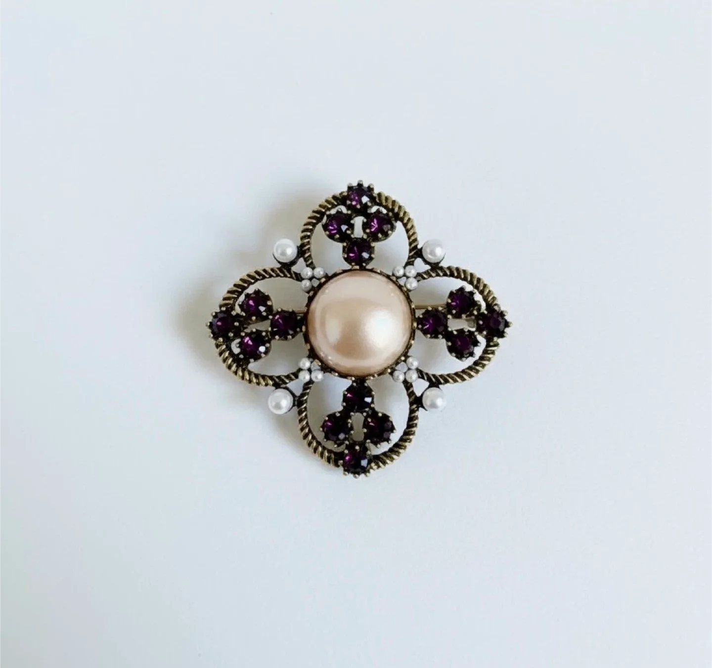 Vintage and New Jewellery: Brooches, Earrings & Necklaces image indicator(4)