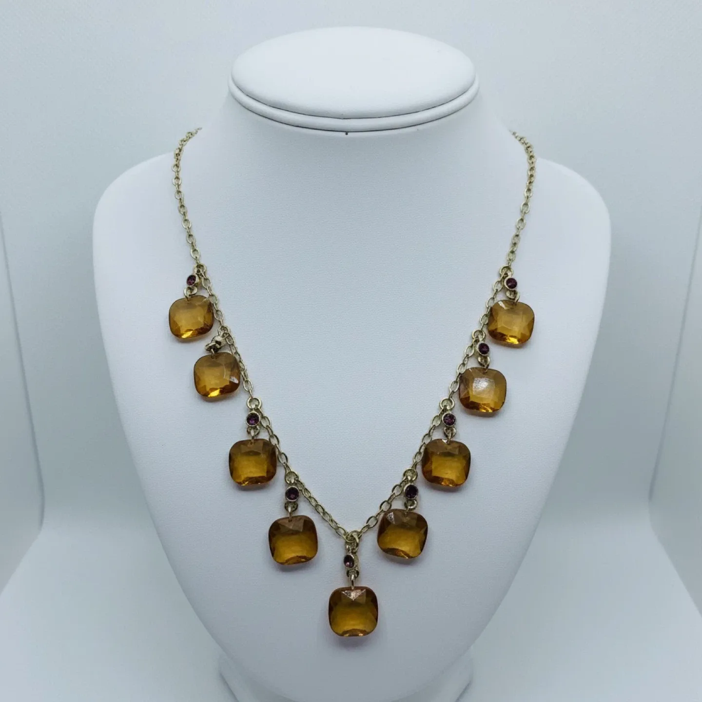 Vintage and New Jewellery: Brooches, Earrings & Necklaces image indicator(7)