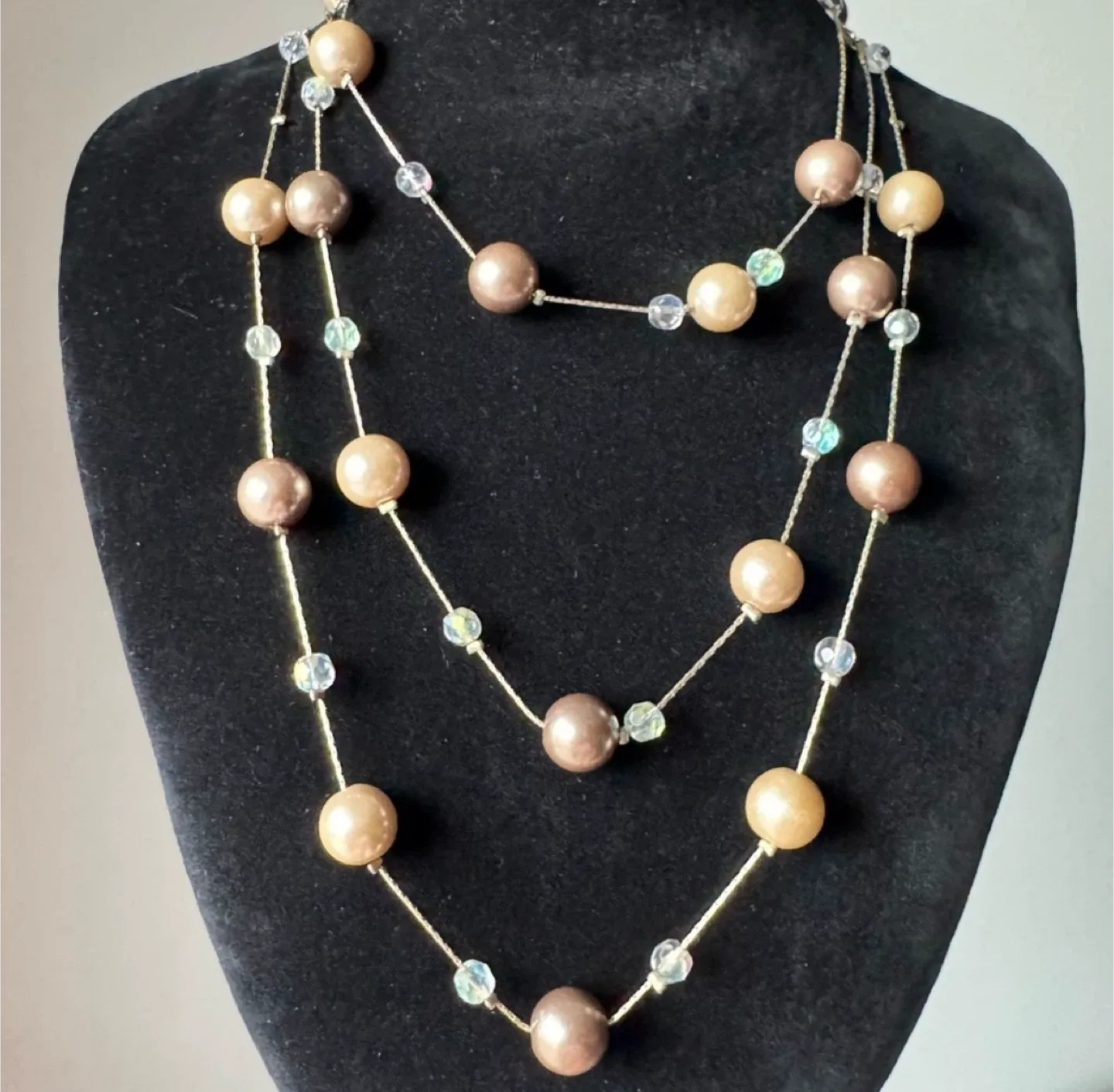 Vintage and New Jewellery: Brooches, Earrings & Necklaces image indicator(5)